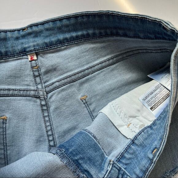 Levi’s Denim Shorts 32 Distressed Hem Mid‎ Rise Cut Off Jean Shorts - Picture 3 of 12